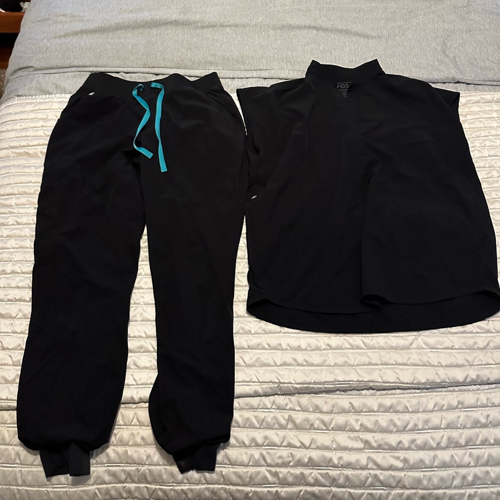 Figs Black Scrub Set with Teal Accents